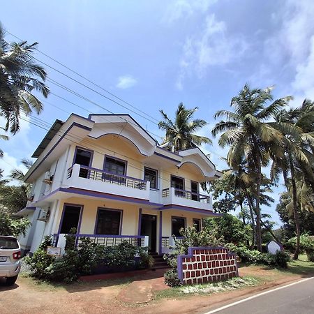 Lobo'S Guesthouse Cavelossim Exterior photo