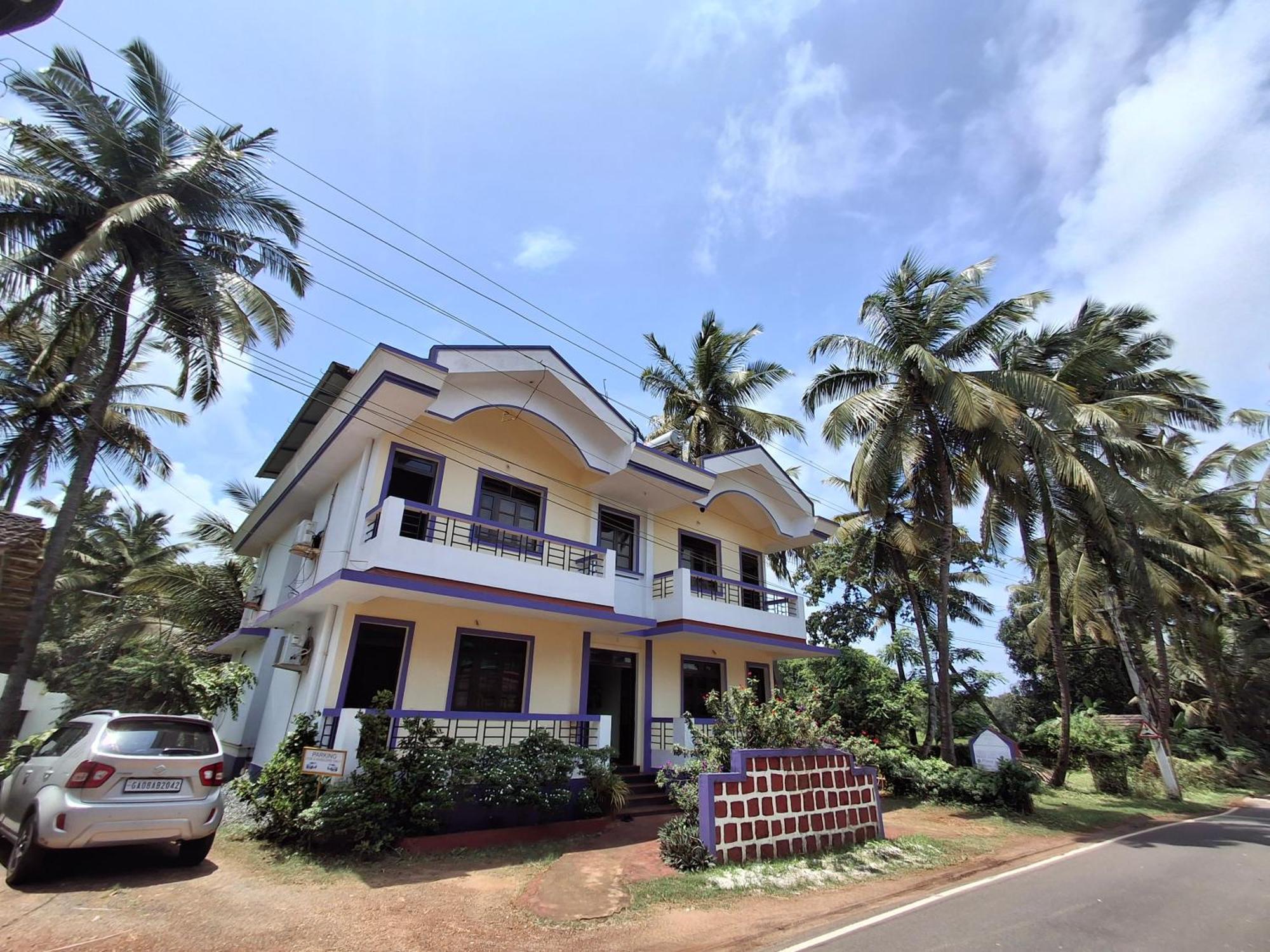 Lobo'S Guesthouse Cavelossim Exterior photo